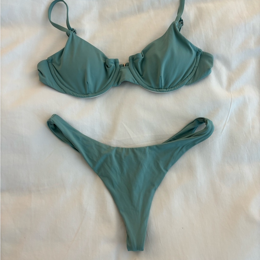 Dippin Daisys Bikini set